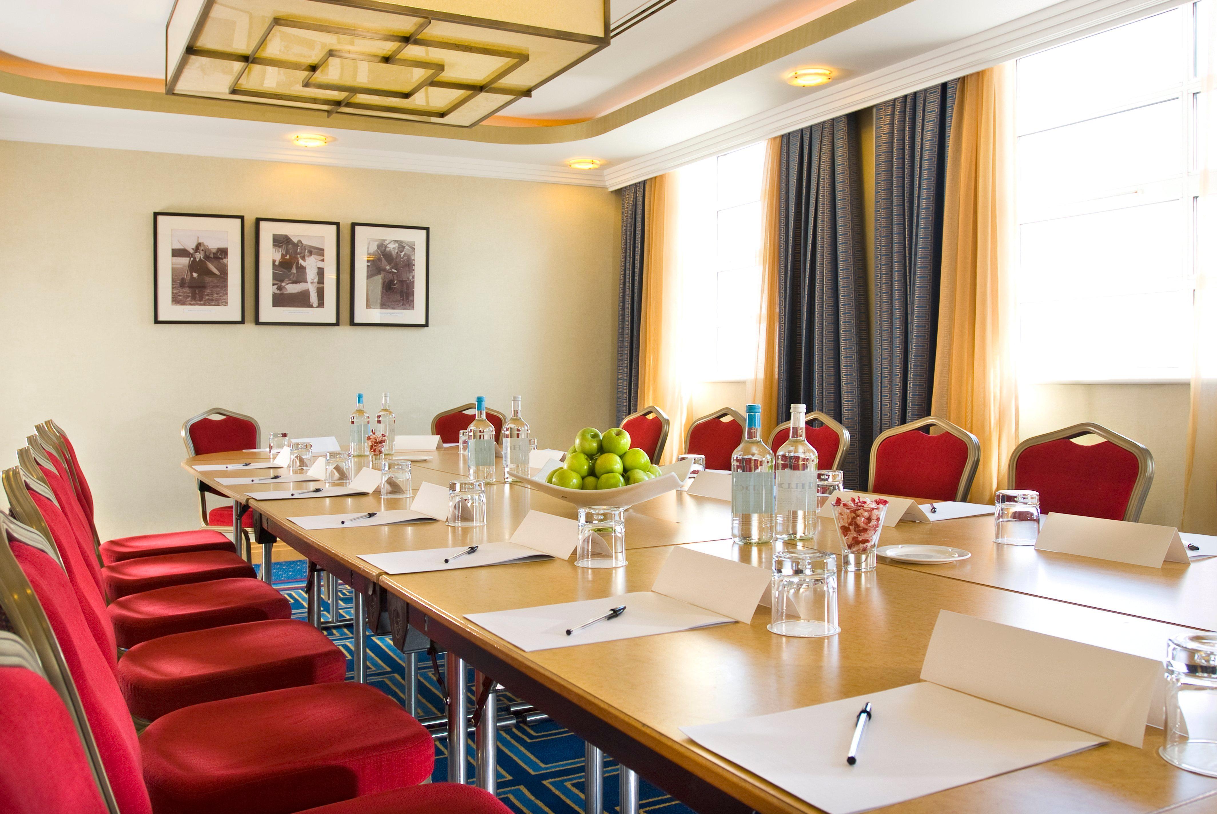 Crowne Plaza Liverpool - John Lennon Airport By Ihg Экстерьер фото